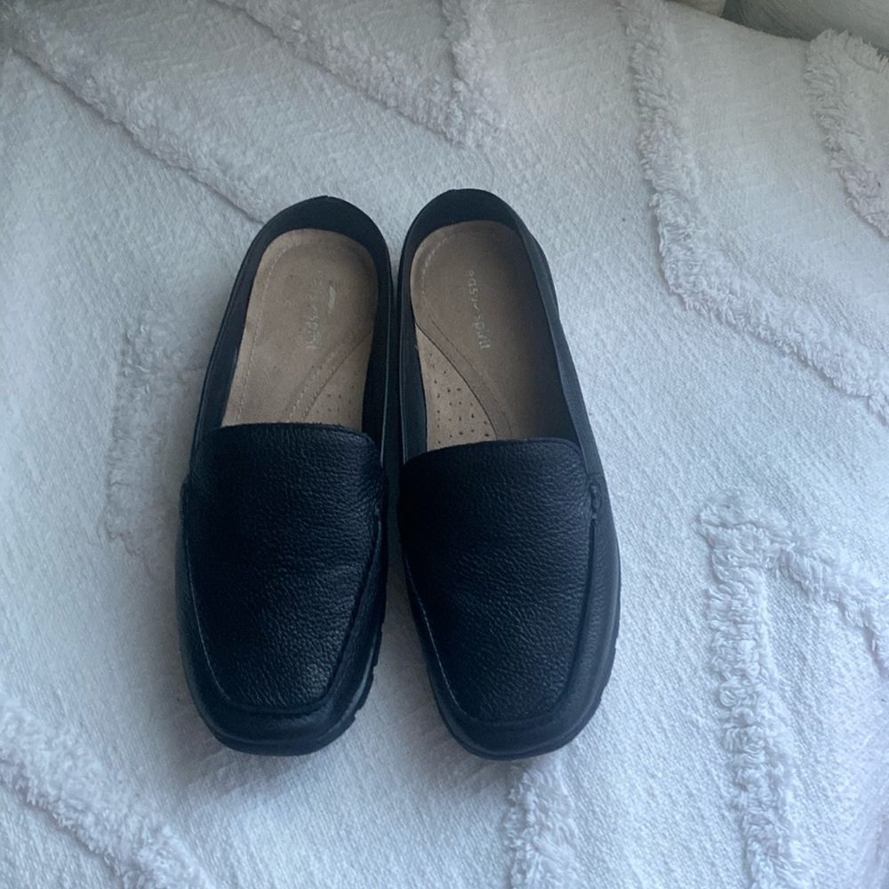 Easy-Spirit size 8 flip-flops